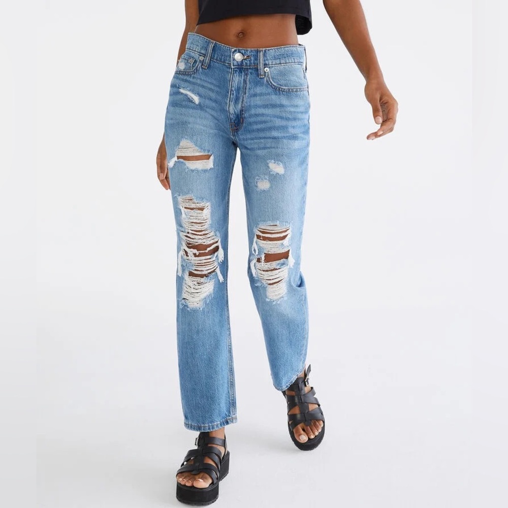 NWT Aeropostale Mom Jean Light Wash Distressed Denim 100% Cotton Size 6